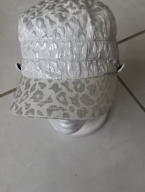 August Hats Silver Leopard-Print Women's Cap